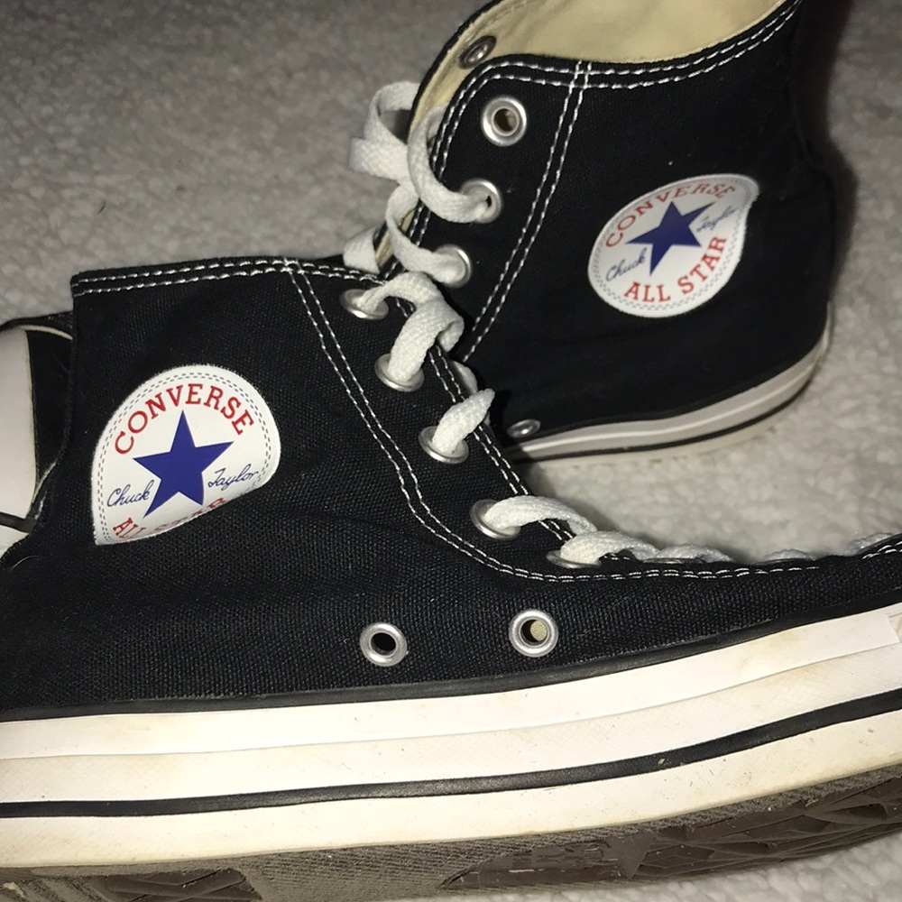 Converses Womens size 9